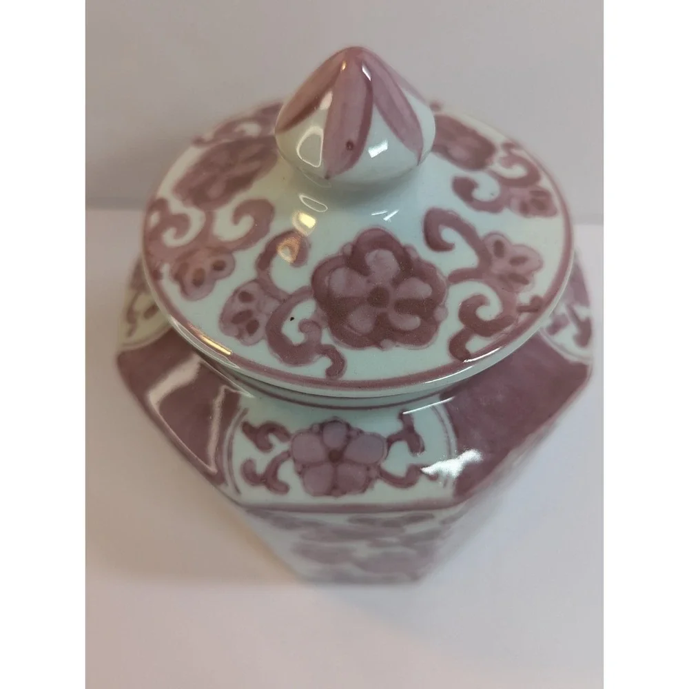 Vintage Chinese Red and White Jar‎ With Lid